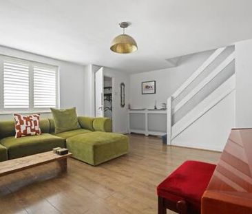 3 Bed Terraced House, Sandford Road, E6 - Photo 2