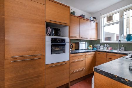 2 bedroom flat to rent - Photo 4