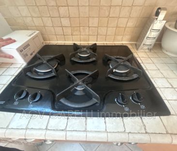 Location Appartement 1 pièce 35m² SIX FOURS LES PLAGES 83140 - Photo 4