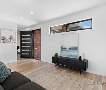 Modern Coastal Living at 3/2 Trent Court, Bonbeach – Stylish 3-Bedr... - Photo 2