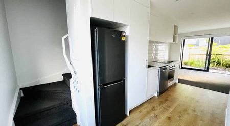 2-Bedroom Townhouse in New Lynn Central - Photo 2