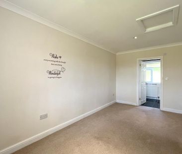 3 bedroom detached bungalow to rent - Photo 3