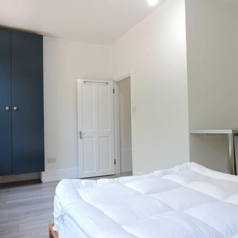 1 bedroom in a house share to rent - Photo 1