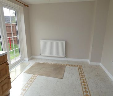 3 bedroom detached house to rent - Photo 2