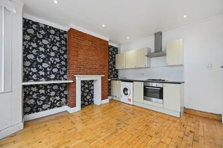 3 bedroom flat to rent - Photo 3