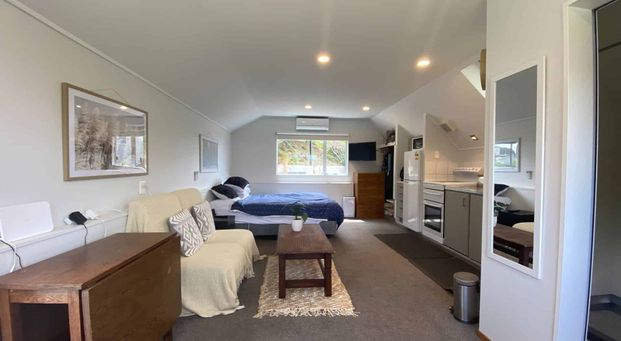 Fernhill studio with single garage - Photo 1