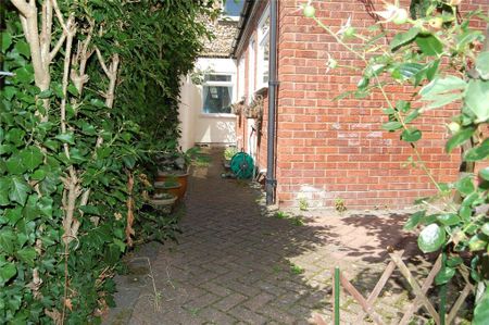 2 bedroom terraced house to rent - Photo 2