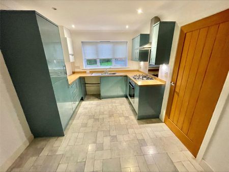 3 bedroom semi-detached house to rent - Photo 2