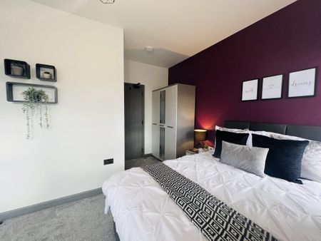 BEDROOM 2 – LARGE DOUBLE ENSUITE - Photo 3