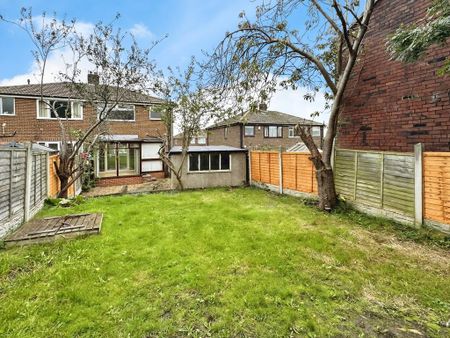 3 bedroom semi-detached house to rent - Photo 3