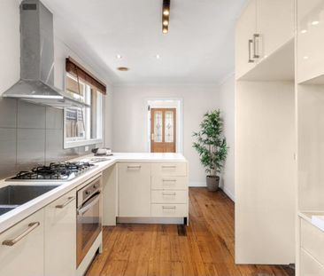 Three Bedroom Family Home - Photo 6