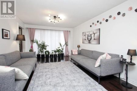 161 ROMFIELD CIRCUIT - Photo 2