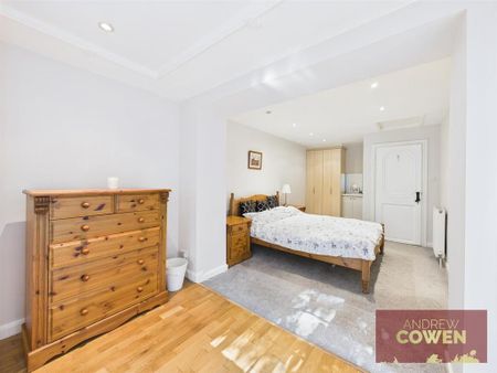 3 bedroom flat to rent - Photo 2