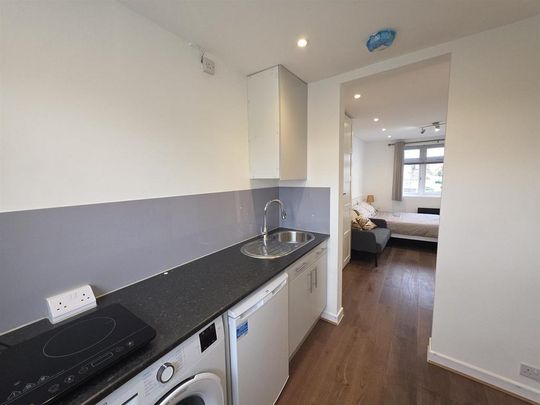 House to rent - Photo 1