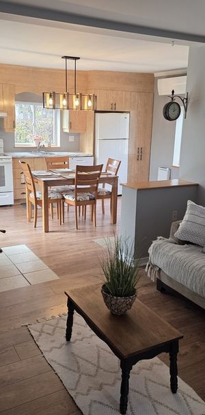 Bas De Duplex 4 1/2 Meublé à Louer - Photo 1