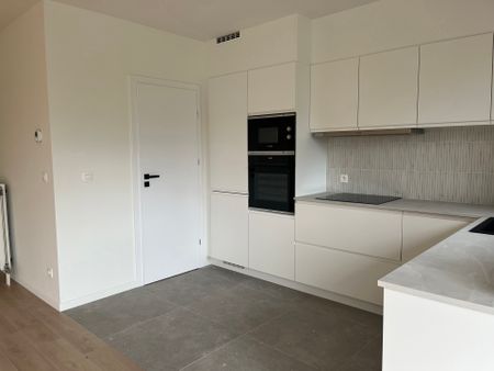 Energiezuinig gerenoveerd app. met terras op top ligging! - Photo 2