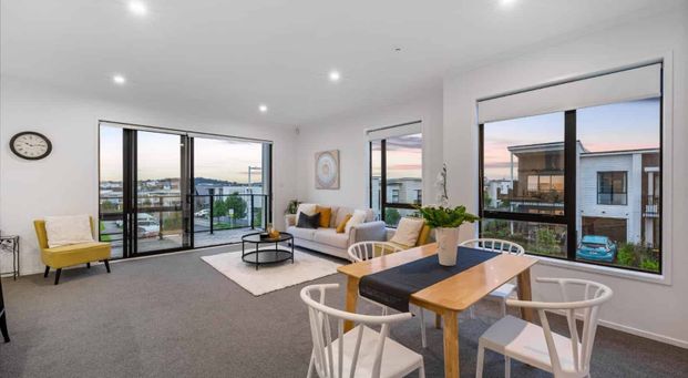 Sunny Corner Home - Photo 1