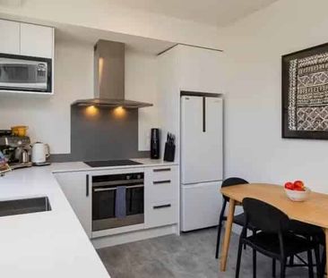 Sunny Townhouse - Photo 4