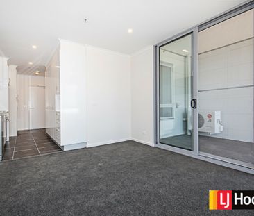 Gungahlin Living At Its Best - Photo 1