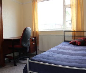 6 Bedroom GCH, Double Glazed, Large House, *Perfect Student Location* - Photo 4