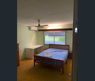 ROOM 2 IN SHARE/HOUSE Woree CATERING FOR COUPLES AND SINGLES - Photo 4