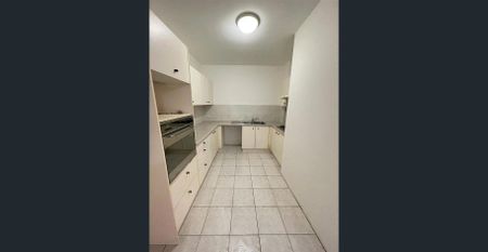 2 BEDROOM UNIT CLOSE TO MACQUARIE SHOPS AND TRANSPORT! - Photo 4