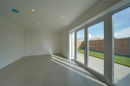 3 bedroom detached house to rent - Photo 4