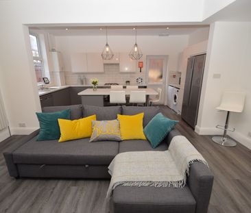 6 Bed End Terrace, Great Western Street, M14 - Photo 2