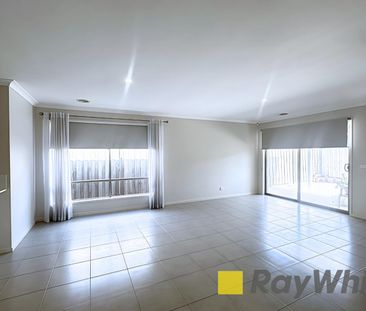 Exceptional Family Living in the Heart of Lyndhurst! - Photo 1