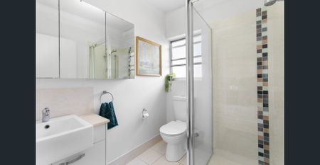 Modern 2 Bedroom Apartment with City Views – Perfectly Located - Photo 4