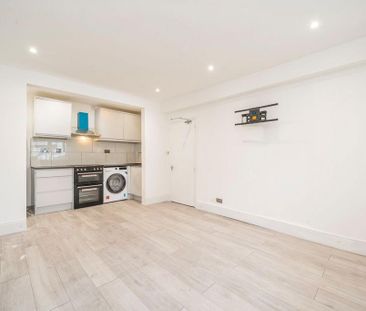 3 bedroom flat to rent - Photo 1