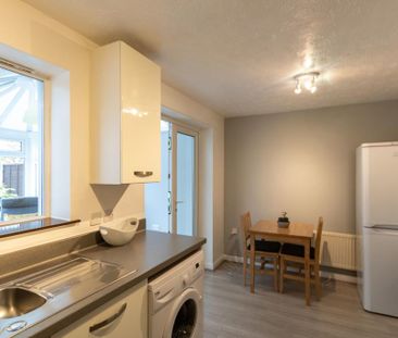 2 bedroom semi-detached house to rent - Photo 6