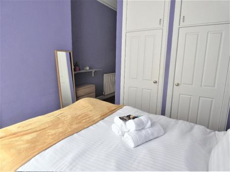 3 bedroom flat to rent - Photo 5