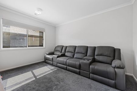 Spacious & Versatile Family Home in Huntly - Photo 4