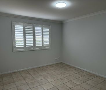 Small block of 3 townhouses - Photo 3