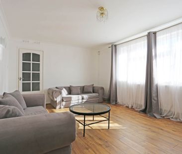 Price £2,150 pcm - Available Now - Part Furnished - Photo 2