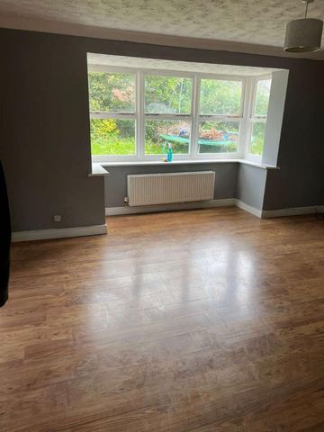 Vicarage Grove, Winsford, CW7 - Photo 2
