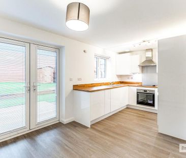 3 bedroom semi-detached house to rent - Photo 4