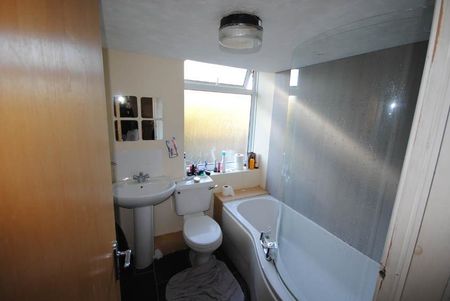 6 bedroom house to rent - Photo 4