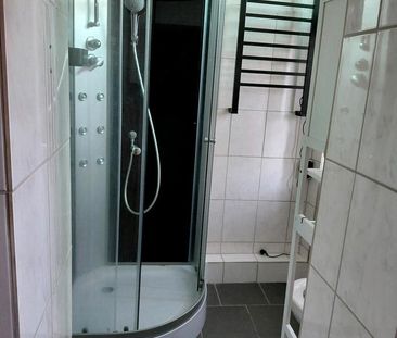 Biete eine 2 Zimmer - Wohnung mit Küche und Bad - Photo 1