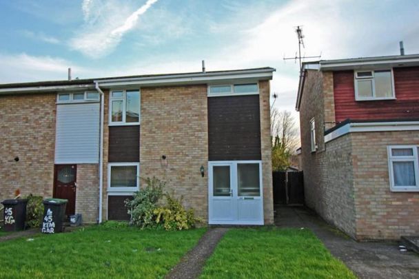 4 bedroom semi-detached house to rent - Photo 1