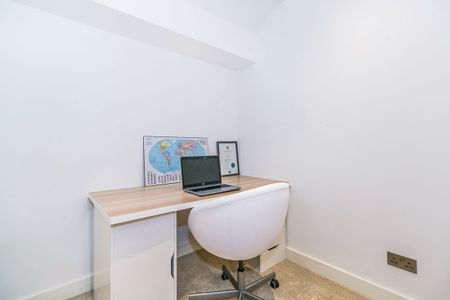 Regents Court, Sopwith Way, Kingston, KT2 - Photo 5