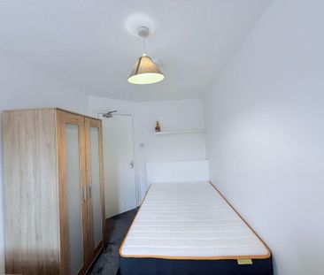 1 bedroom in a house share to rent - Photo 4