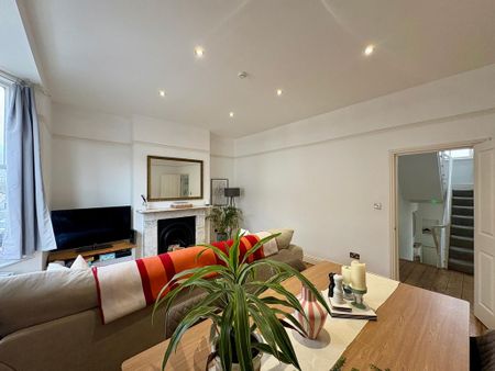 2 bedroom flat to rent - Photo 3