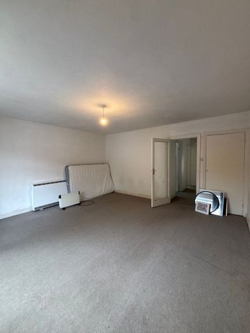 Brecon Court, Selborne Place, Hove - Photo 2