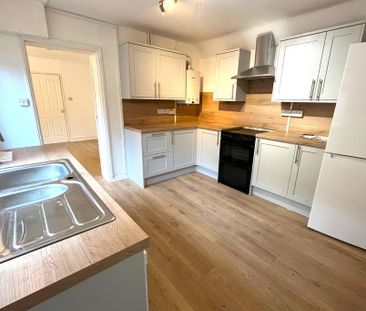 3 bedroom semi-detached house to rent - Photo 6