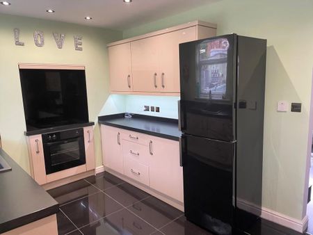 2 bedroom end of terrace house to rent - Photo 4