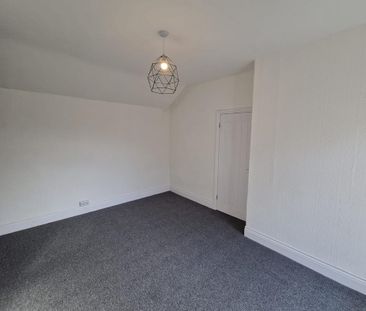 3 bedroom end of terrace house to rent - Photo 4