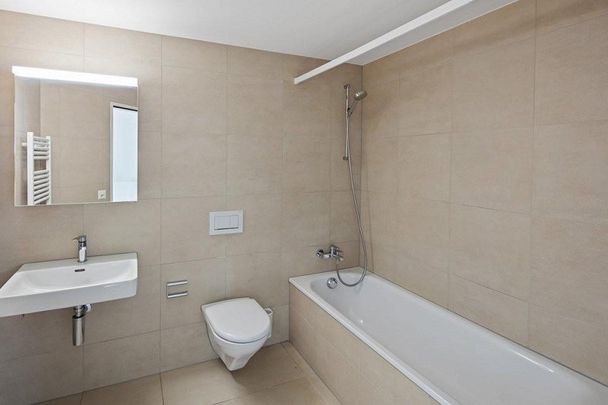 Top moderne Dachwohnung mit Galeriezimmer - Im Herzen von Flawil - Photo 1