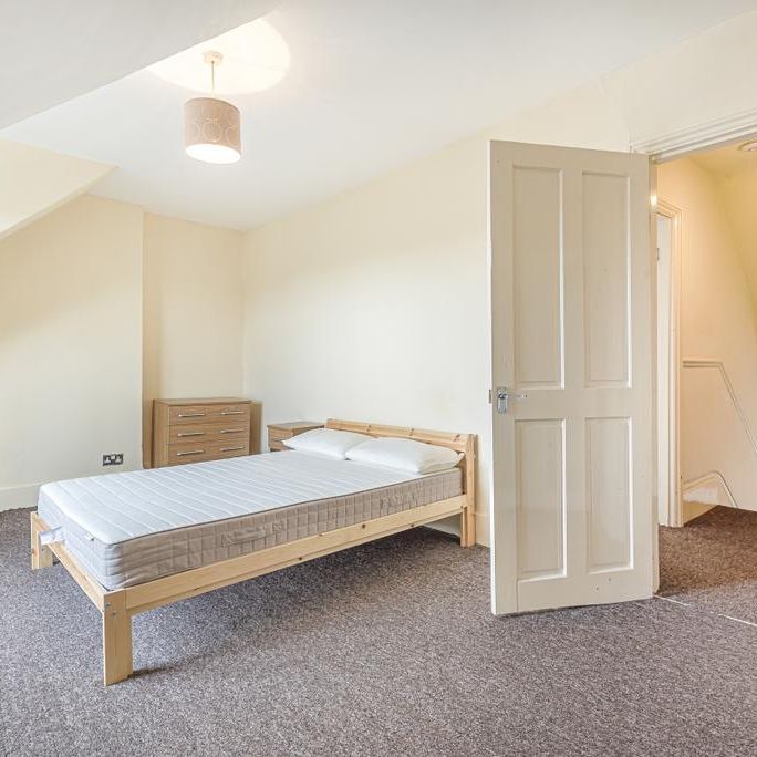 3 bedroom flat to rent - Photo 1
